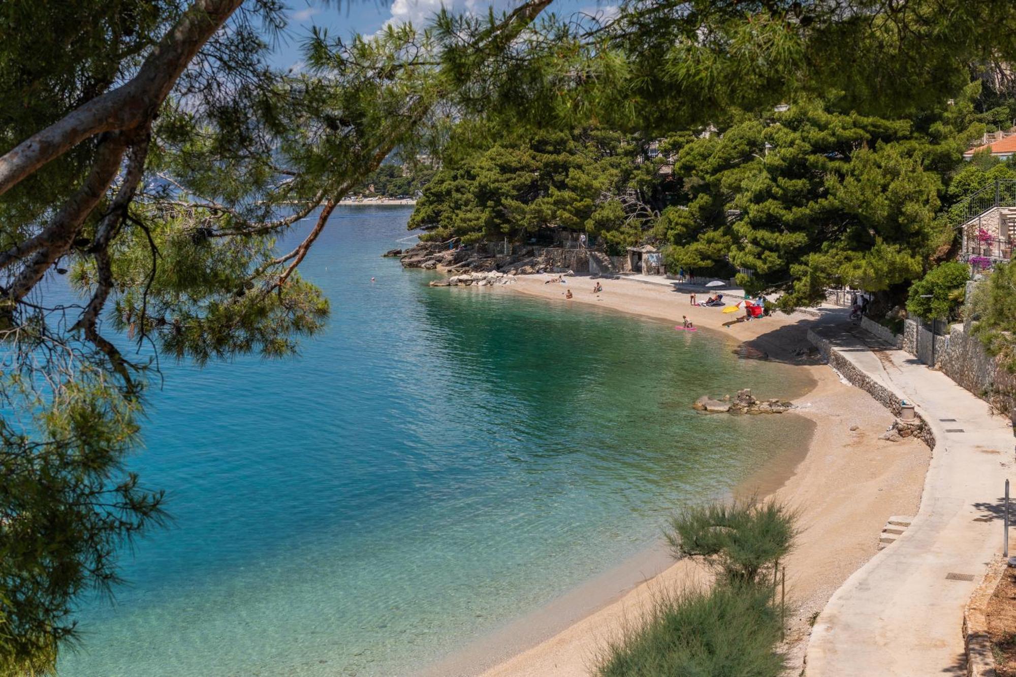 Apartments By The Sea Brela, Makarska - 18356 Dış mekan fotoğraf